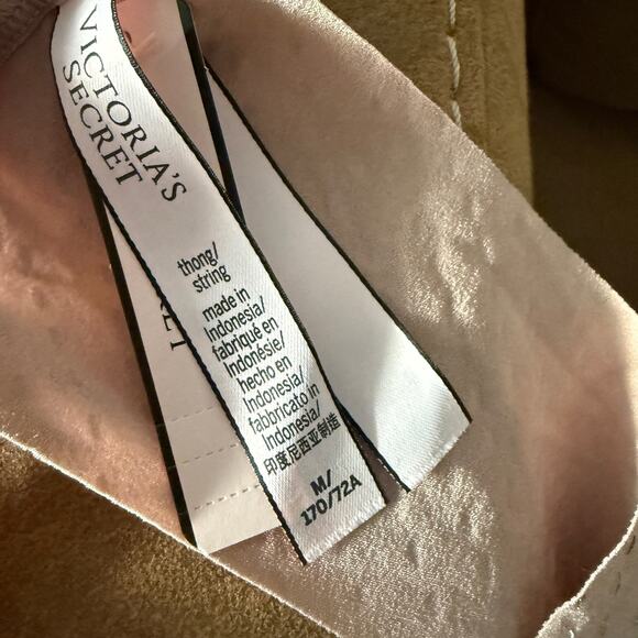 Victoria's Secret Thong Size M Pink NWT - Picture 4 of 6